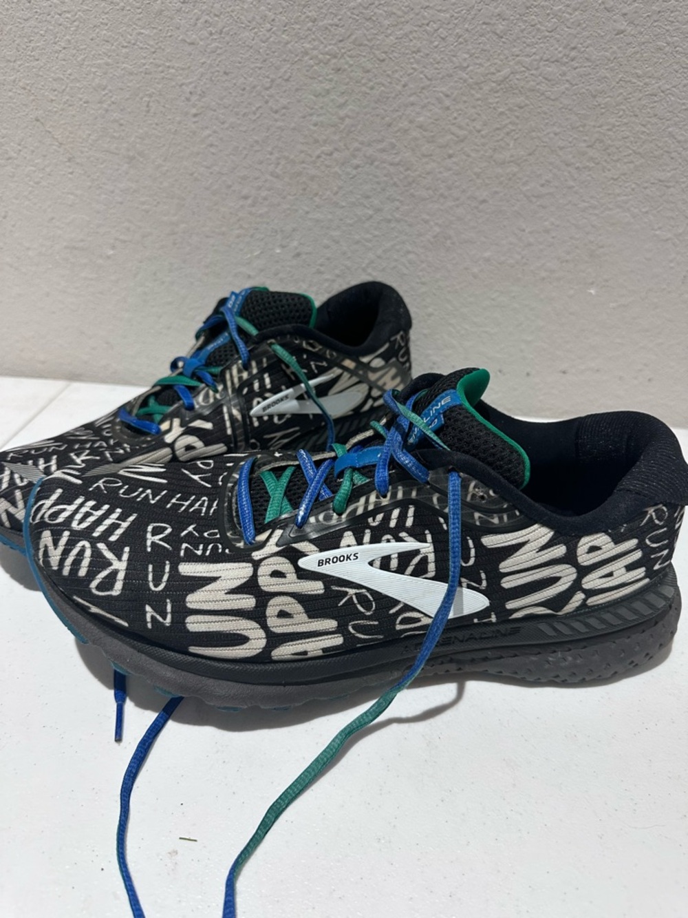 Brooks Adrenaline 20 running sneaker Run Happy men’s 12 medium